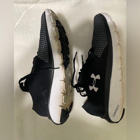 Under Armour Running Shoe.  Strong Perform Fortis 2. Good Condition. - Picture 3 of 8